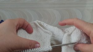 Образец кофточки связан сверху