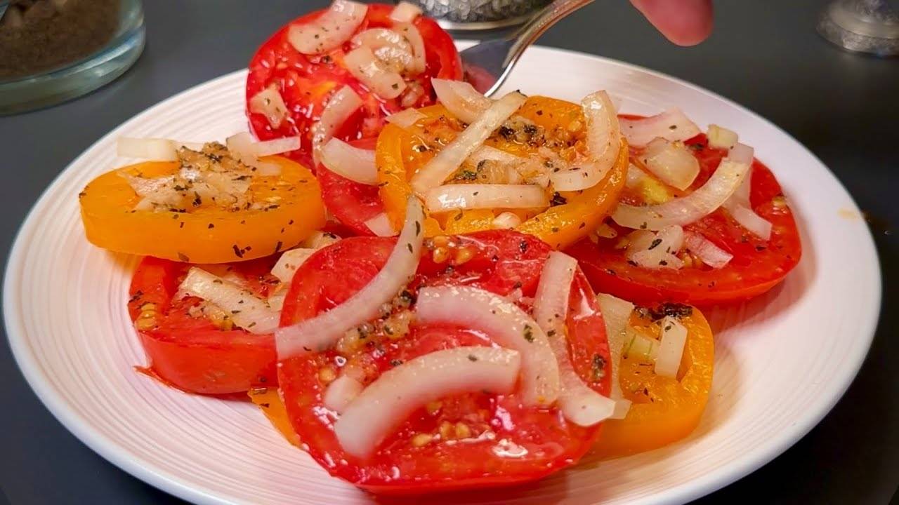 Закусон на миллион! ЗАКУСКА ИЗ ПОМИДОРОВ С ЛУКОМ И ЧЕСНОКОМ. Разлетается мгновенно!