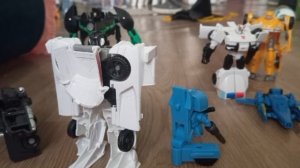 ого!!!!!!!  гримлок разузнал о плане десептиконов 
и сообщил автоботам