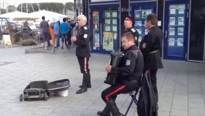 Казачий хор прямо у нас на пляже