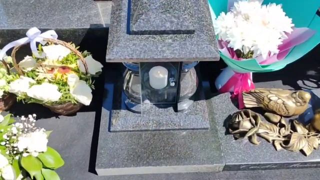 обзор дня: как выглядит могила Юры Шатунова в день пограничника на Троекуровском кладбище 28.05.2025