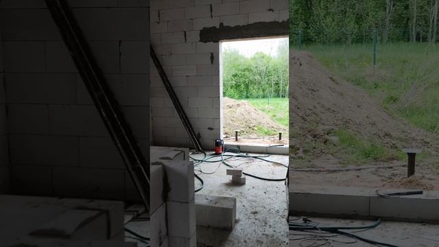 Строительство нашего одноэтажного дома: монтаж кровли, утепление, сваи для веранды и перегородки