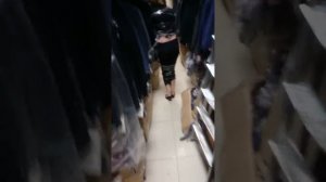 Обмотал скотчем