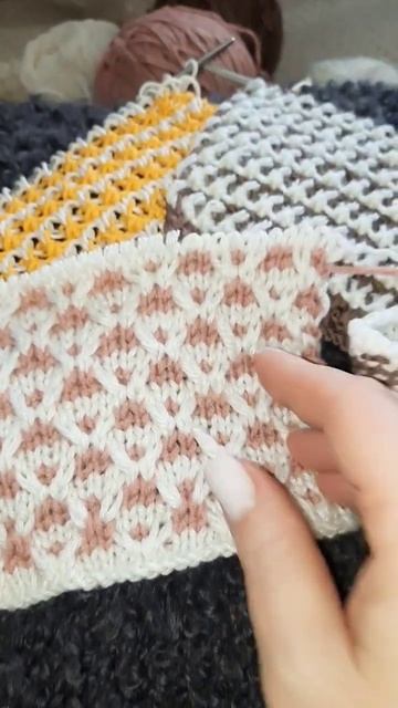 Научу вязать "ленивый жаккард" #вязание #вязаниеспицами #узорспицами #knitting #жаккард #хобби смотреть онлайн