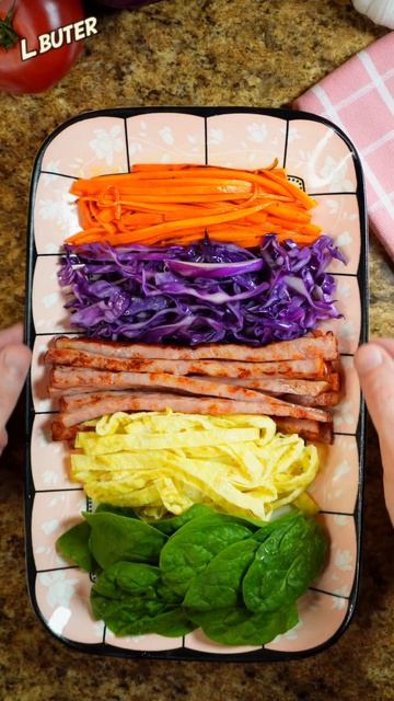 Целая тарелка кимбап роллов всего за час! Попробуй этот рецепт! 🍣🤤#shorts