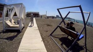 Пляжи Ривьера и Остров в Сочи перед открытием летнего сезона, с ума сойти: народу мало, обстановка