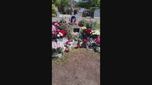 На могиле Анастасии Заворотнюк 29.05.2025