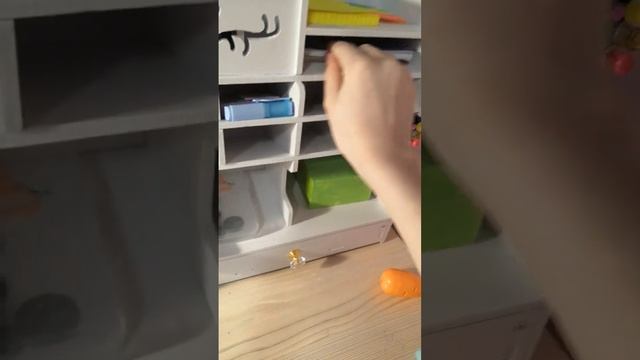 раскладываю канцеляриб в новый органайзер 🤩❤#канцеляриядляшколы #люблюканцелярию смотреть онлайн