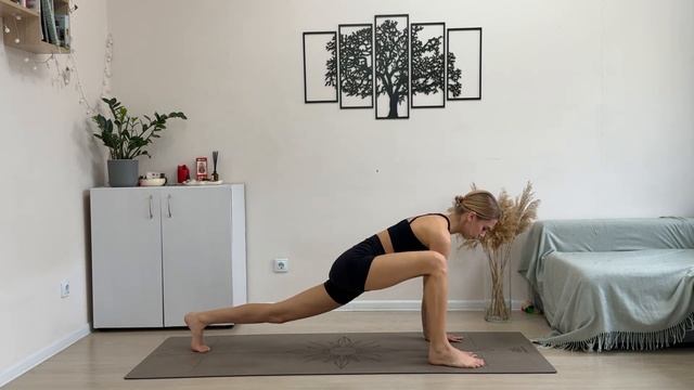 Йога практика на силу и выносливость для продолжающих смотреть онлайн