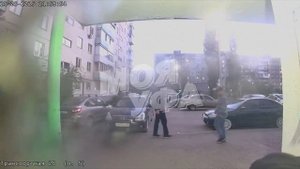 В Уфе мужчина с расстегнутой ширинкой ударил мальчика, а затем нокаутировал его дедушку, который выш