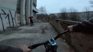 СТРАХА НЕТ! Прыгаю лестницы и дропы на MTB | Urban Freeride