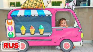 Влад и Ники. Ники играет с детскими машинками и помогает своим друзьям! Видео для детей.