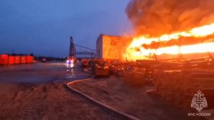 Пожар за два часа уничтожил деревообрабатывающий цех в ХМАО