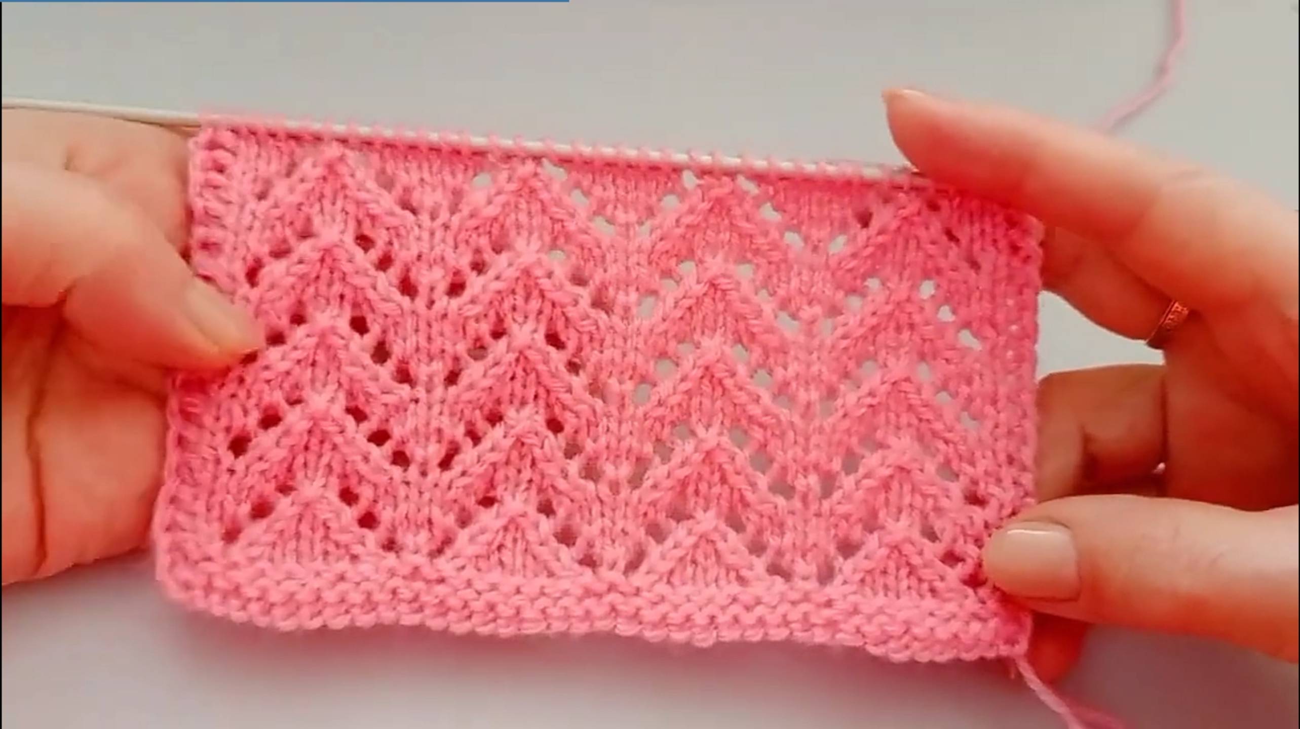 Красивый ажурный узор спицами поворотными и круговыми рядами. смотреть онлайн