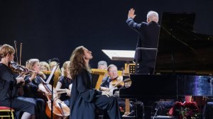 Владимир Вишневский исполняет «Рапсодию на тему Паганини для фортепиано с оркестром, опус 43»