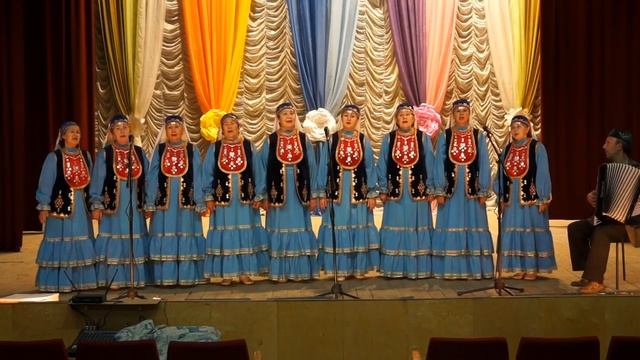 Народный ансамбль башкирской песни "Дустар" - "Кис ултырып кыззар сигеу сигэ"