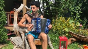 Алексей Симонов  "Приходите в мой дом " гармонь с МИДИ  ?