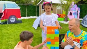 Мисс Кэйти и Мистер Макс (Miss Katy) День в двухкомнатной палатке