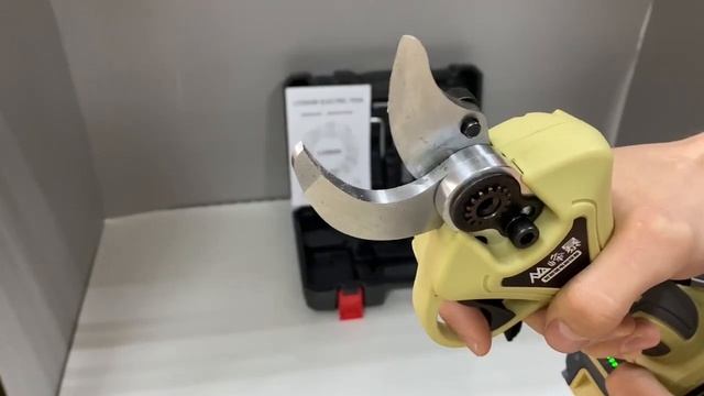 Кусторез секатор аккумуляторный FengBao смотреть онлайн