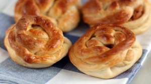 Булочки с яблочной начинкой