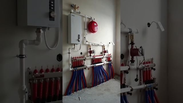 Три коллектора теплого пола без гидрострелки. 17 контуров, котел Зота.