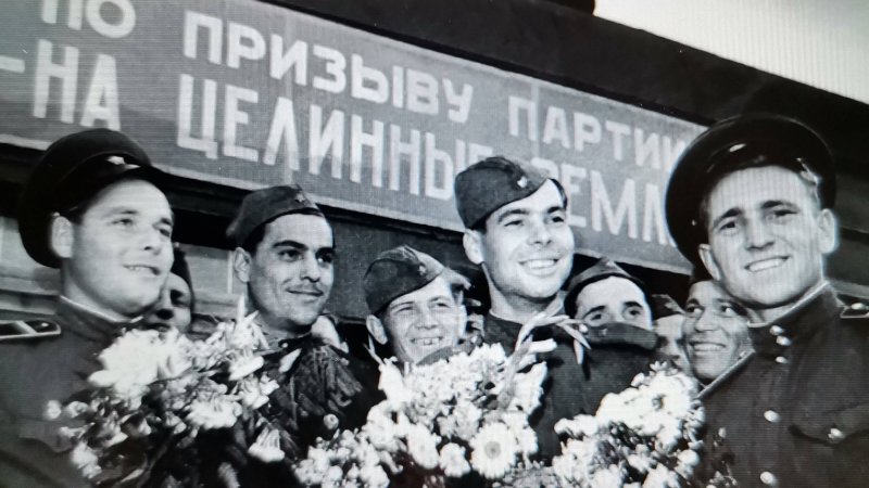 Едем - партия велела