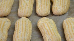 Фисташковые эклеры