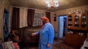 Российская бабуля, живет с бегемотом Булькой.