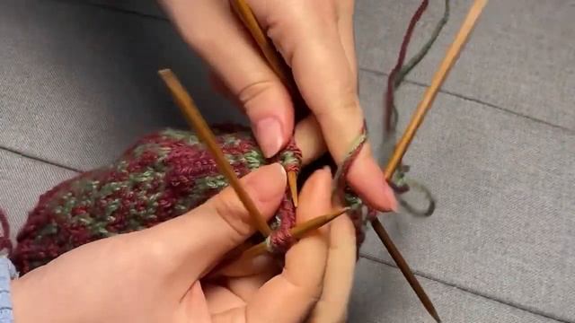 Jacquard "Leaves" for socks (#knittingtutorialforbeginners #knittingsocks #вязаныеноски)