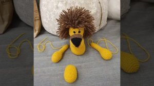 Лев крючком