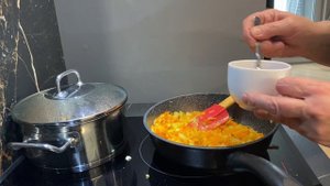 Настоящий домашний гуляш из свинины — семейный рецепт от мамы | Вкусный гуляш с подливкой