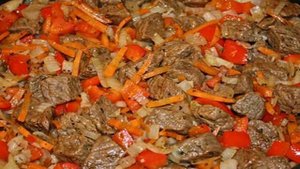 Жаркое из говядины в горшочках