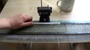 НЕВА-5: начало работы. Как заправить нить? Как набрать петли? Как настроить рычаги на каретке?