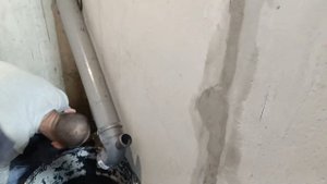 КАК ОПУСТИТЬ  КАНАЛИЗАЦИИЮ В НОВОСТРОЙКЕ, ПРИ УСЛОВИИ