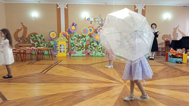 Танец с зонтиками🩷☔☂️☂️🩷