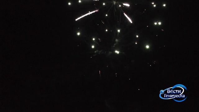 Красивый салют на фестивале «Рыбацкая удача 2017» в Геническе смотреть онлайн