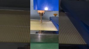 Процесс гофрирования фильтровальной бумаги с нанесением клеевой полосы для усиления каркасаSVRFilte