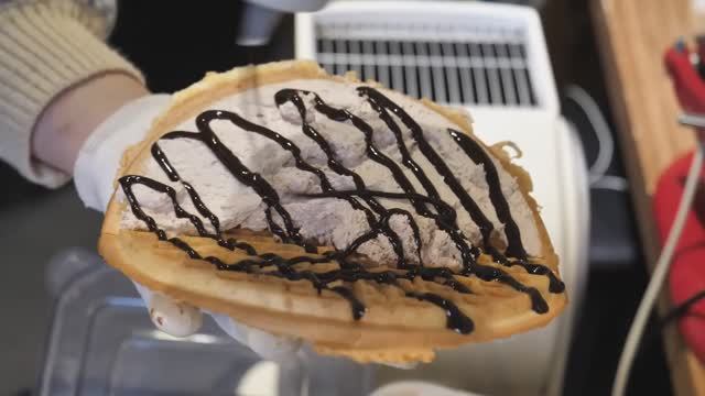 Густые взбитые сливки! Gwangjang Market Apple Jam Waffle Restaurant _ вафли с яблочным джемом