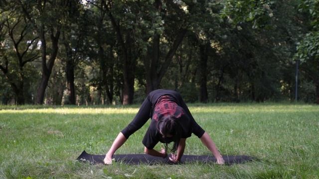 ХАТХА ЙОГА ~ hatha yoga ~ Cамаконасана (поперечный шпагат) ~ у смотреть онлайн