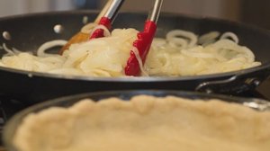 Быстрый пирог с луком