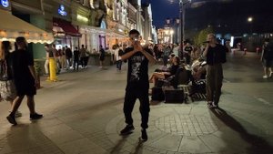 Градусы — Голая - #кавер песни исполняет уличный музык