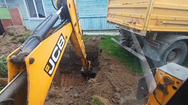 Копка ямы под септик.