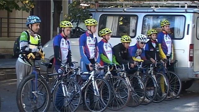 В Армавире прошел велопробег по одному из 3 городских ? смотреть онлайн