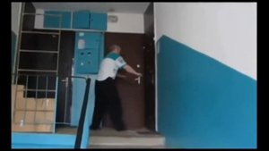 Пьяный Дед Падает с Лестницы 2