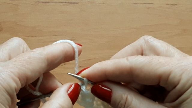 Вяжем спицами эластичные ромбы. Красивый узор для свитера, жилета, шапочки