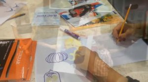 Горожане рисуют герб Мариуполя