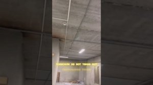 Сделали новую электропроводку в производственном помещении.