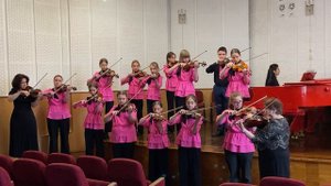 Лученок-Журавли на полесье летят,
Шостакович-Вальс N°2, Обр анс скрипачей
Мелодия, ДШИ Ne5, г.Гомеля