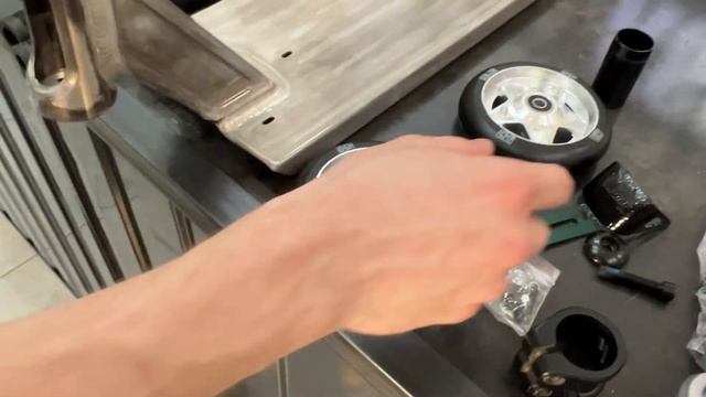 НОВЫЙ САМОКАТ? | ПРИСЛАЛИ ДРУГОЙ РУЛЬ? смотреть онлайн