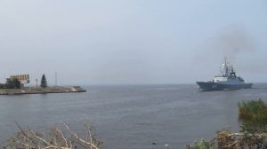 Корвет "Бойкий" проходит Золотые ворота Санкт Петербу?